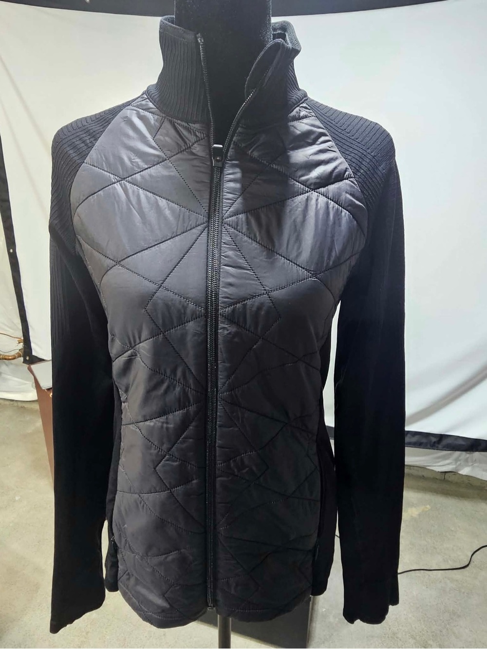 #419 Athleta Flurry Force PrimaLoft Black Quilted Hybrid Jacket Size M